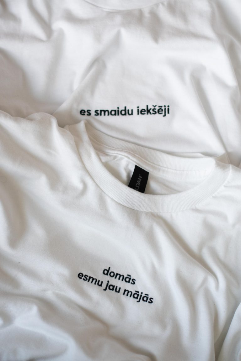 izšūts krekla dizains